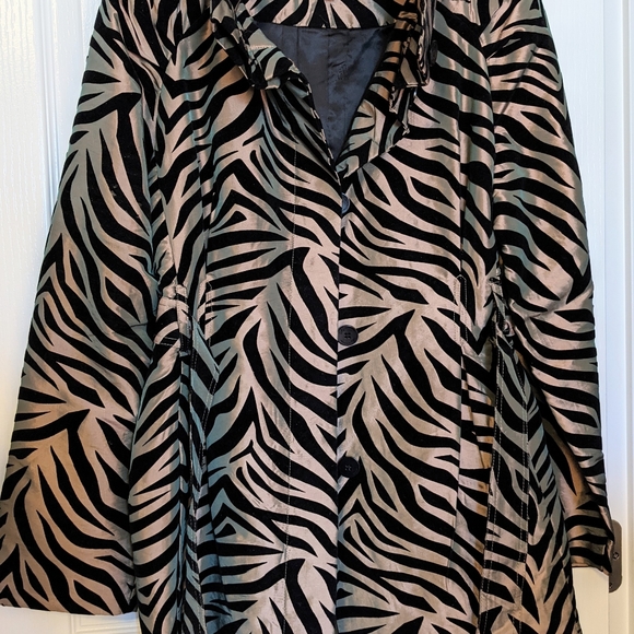 🐯Gold and Black Tiger Print Jacket- Size Medium - Picture 8 of 11